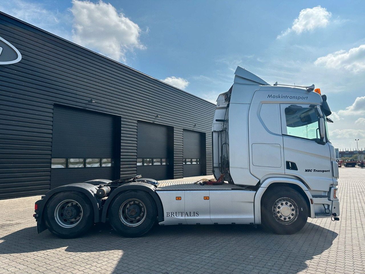 Scania R 730 6x4 Scania R 730 V8 6x4 - Камион влекач: слика 2 Scania R 730 6x4 Scania R 730 V8 6x4 - Камион влекач: слика 2
