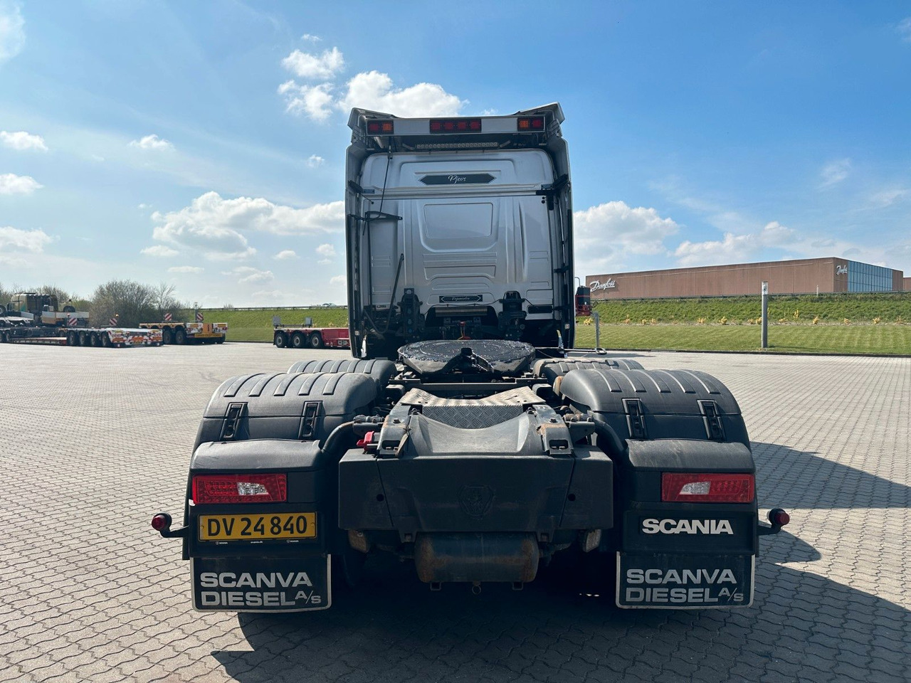 Scania R 730 6x4 Scania R 730 V8 6x4 - Камион влекач: слика 4 Scania R 730 6x4 Scania R 730 V8 6x4 - Камион влекач: слика 4
