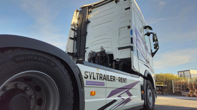 Volvo FH 500 Globetrotter XXL (Location / Rent) - Камион влекач: слика 3 Volvo FH 500 Globetrotter XXL (Location / Rent) - Камион влекач: слика 3