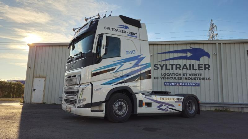 Volvo FH 500 Globetrotter XXL (Location / Rent) - Камион влекач: слика 1 Volvo FH 500 Globetrotter XXL (Location / Rent) - Камион влекач: слика 1