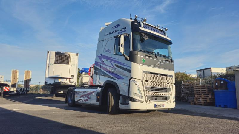 Volvo FH 500 Globetrotter XXL (Location / Rent) - Камион влекач: слика 1 Volvo FH 500 Globetrotter XXL (Location / Rent) - Камион влекач: слика 1