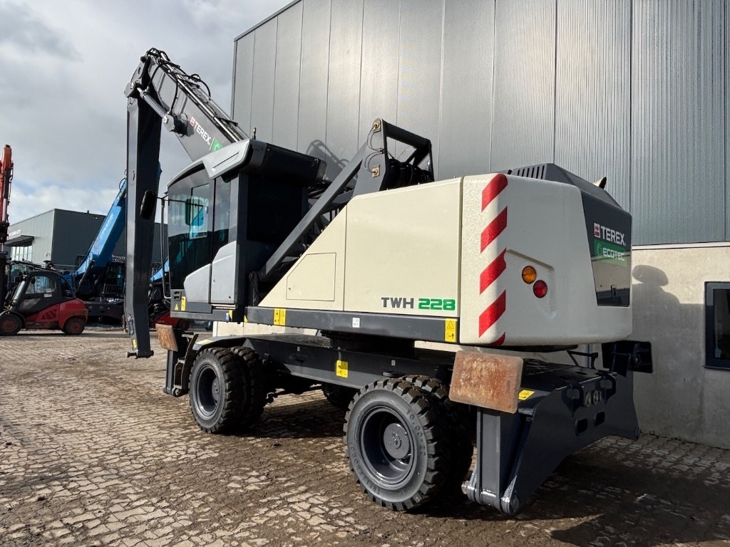 Справувач со отпад/ Индустрија Fuchs MHL 340 F - MHL340 Terex Ecotec TWH228: слика 6 Справувач со отпад/ Индустрија Fuchs MHL 340 F - MHL340 Terex Ecotec TWH228: слика 6