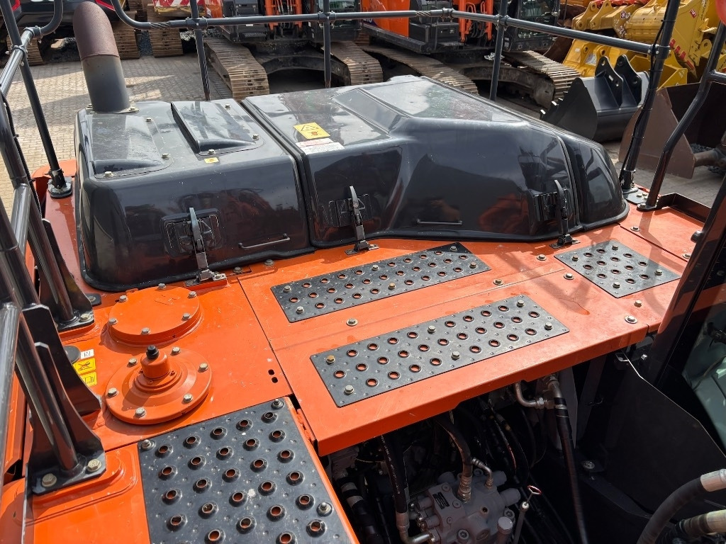 Багер гасеничар Hitachi ZX 210 LC-6: слика 28