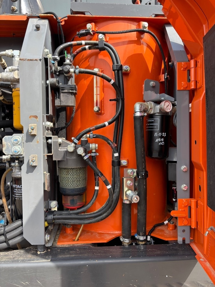 Багер гасеничар Hitachi ZX 210 LC-6: слика 23