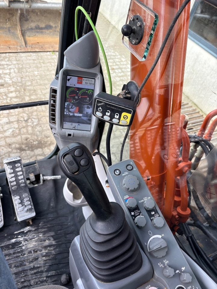 Багер гасеничар Hitachi ZX 210 LC-6: слика 17
