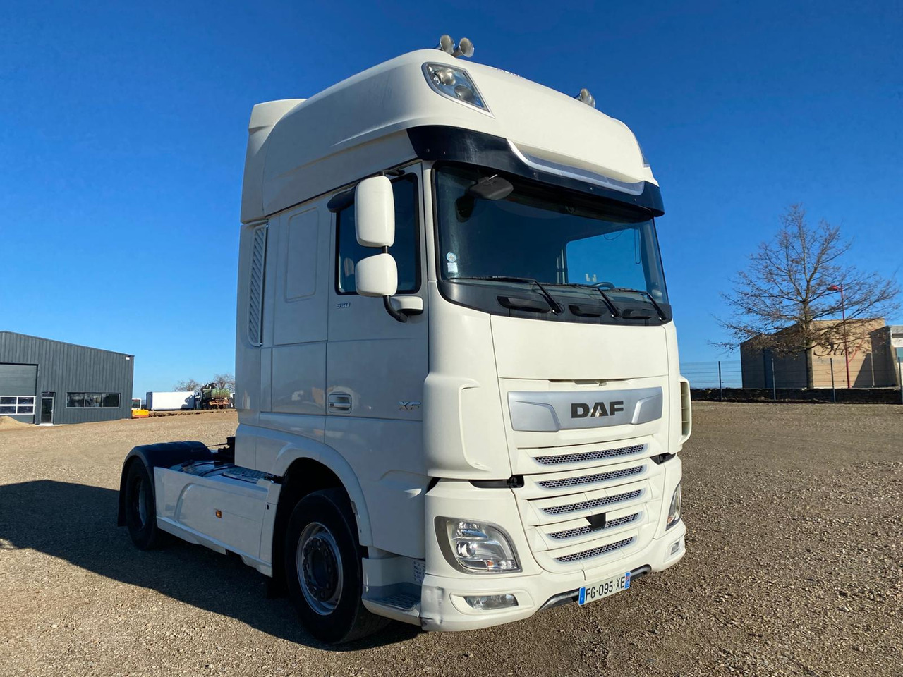 DAF XF530 Super Space Cab - Камион влекач: слика 2 DAF XF530 Super Space Cab - Камион влекач: слика 2