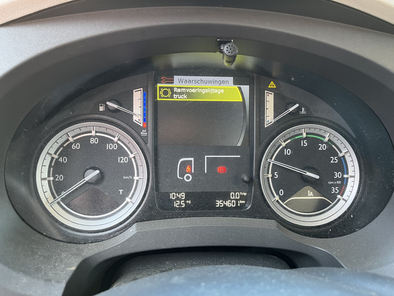 DAF LF 210 FA / 12 Ton / 354 dkm / Box / Laadklep / NL Truck - Камион сандучар: слика 4 DAF LF 210 FA / 12 Ton / 354 dkm / Box / Laadklep / NL Truck - Камион сандучар: слика 4