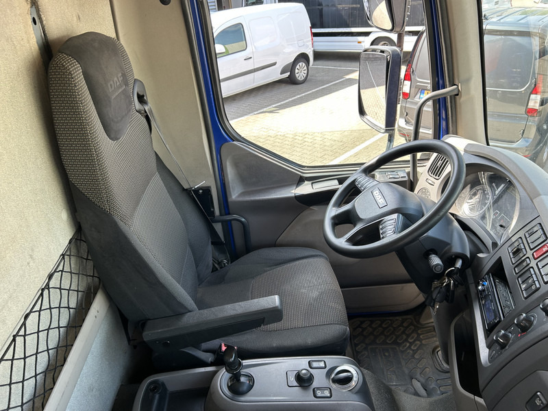DAF LF 210 FA / 361 dkm / Curtainside / Loadlift / NL Truck - Камион со церада: слика 3 DAF LF 210 FA / 361 dkm / Curtainside / Loadlift / NL Truck - Камион со церада: слика 3