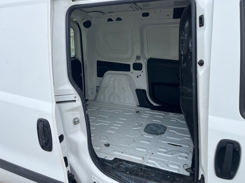 Fiat Dobló Cargo 1.3 MultiJet / NL Van - Мало комбе: слика 3 Fiat Dobló Cargo 1.3 MultiJet / NL Van - Мало комбе: слика 3