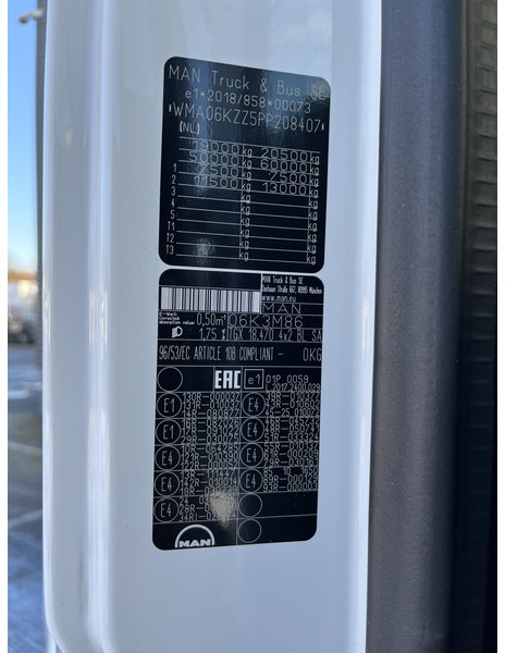 Камион влекач MAN TGX 18.470 GX / ZF Retarder / Full LED / 2 Tanks / APK TUV 01-26: слика 13