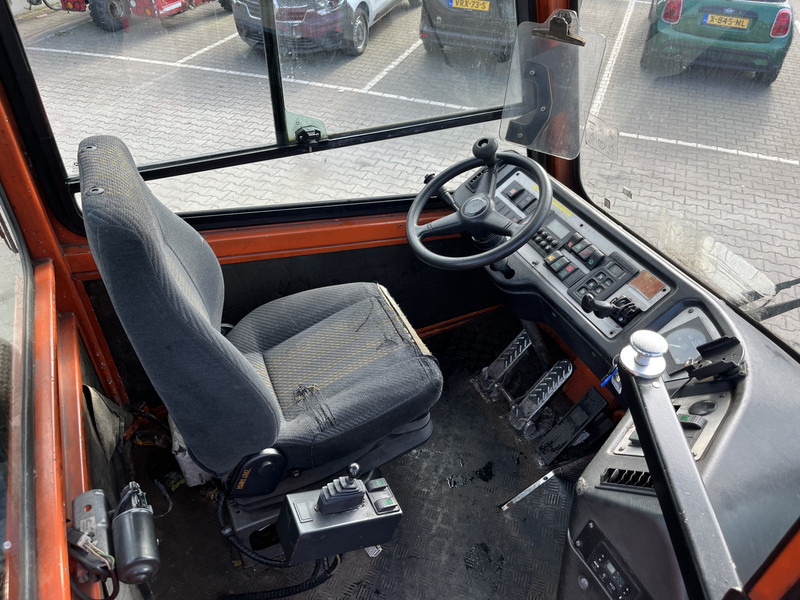 Terberg YT 182 / Terminal Tractor / Airco / Cummins - Камион влекач: слика 3 Terberg YT 182 / Terminal Tractor / Airco / Cummins - Камион влекач: слика 3
