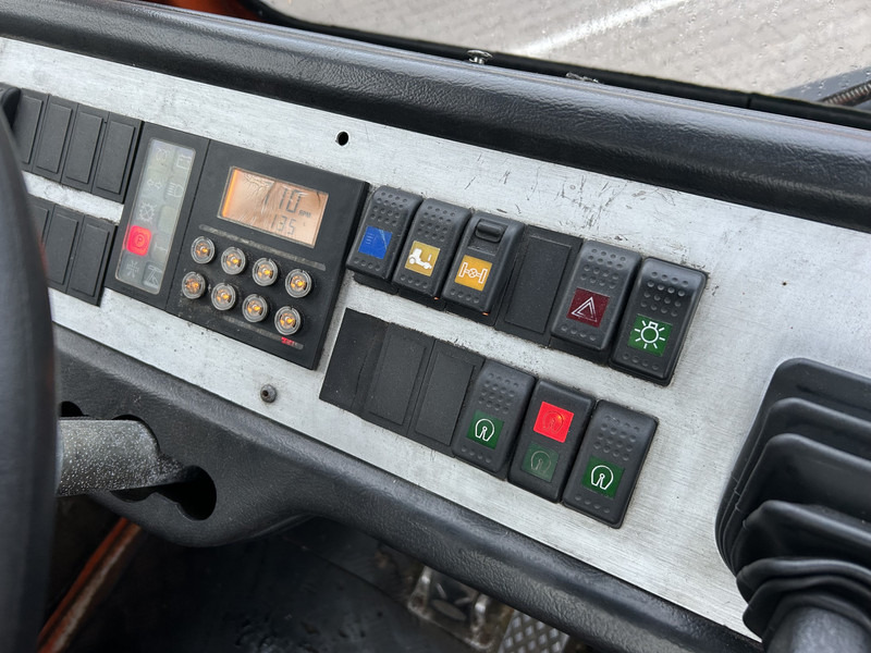 Terberg YT 182 Terminal Tractor / Allison - Cummins - Камион влекач: слика 5 Terberg YT 182 Terminal Tractor / Allison - Cummins - Камион влекач: слика 5