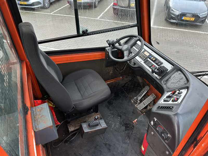 Terberg YT 182 Terminal Tractor / Allison - Cummins - Камион влекач: слика 3 Terberg YT 182 Terminal Tractor / Allison - Cummins - Камион влекач: слика 3