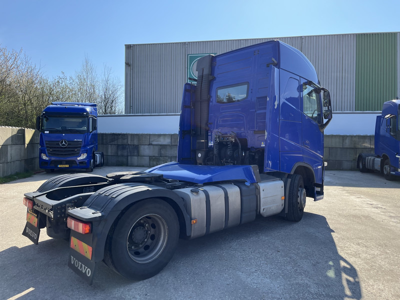 Volvo FH 420 Globetrotter / 794 dkm / 2 Tanks / VEB+ / APK TUV 07-25 - Камион влекач: слика 2 Volvo FH 420 Globetrotter / 794 dkm / 2 Tanks / VEB+ / APK TUV 07-25 - Камион влекач: слика 2