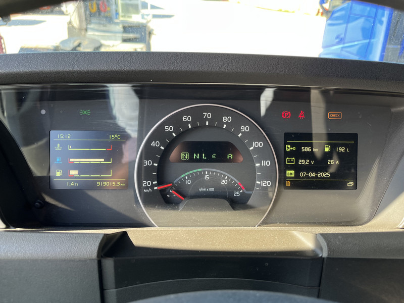 Volvo FH 420 Globetrotter / 919 dkm / 2 Tanks / VEB+ / APK TUV 07-25 - Камион влекач: слика 4 Volvo FH 420 Globetrotter / 919 dkm / 2 Tanks / VEB+ / APK TUV 07-25 - Камион влекач: слика 4