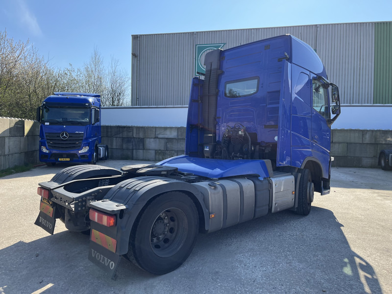 Volvo FH 420 Globetrotter / 919 dkm / 2 Tanks / VEB+ / APK TUV 07-25 - Камион влекач: слика 2 Volvo FH 420 Globetrotter / 919 dkm / 2 Tanks / VEB+ / APK TUV 07-25 - Камион влекач: слика 2