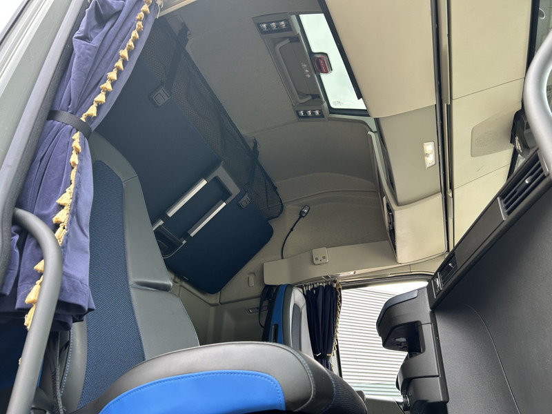 Камион влекач Volvo FH 500 Globetrotter XL / VEB+ / 2 Tanks / New Tacho V2 / APK TUV 07-26: слика 8 Камион влекач Volvo FH 500 Globetrotter XL / VEB+ / 2 Tanks / New Tacho V2 / APK TUV 07-26: слика 8