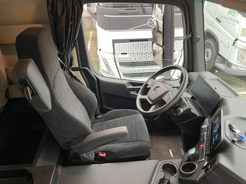 Mercedes-Benz Actros 2127 / Schuifzeil Box / Laadklep / APK 07-25 - Камион со церада: слика 3 Mercedes-Benz Actros 2127 / Schuifzeil Box / Laadklep / APK 07-25 - Камион со церада: слика 3