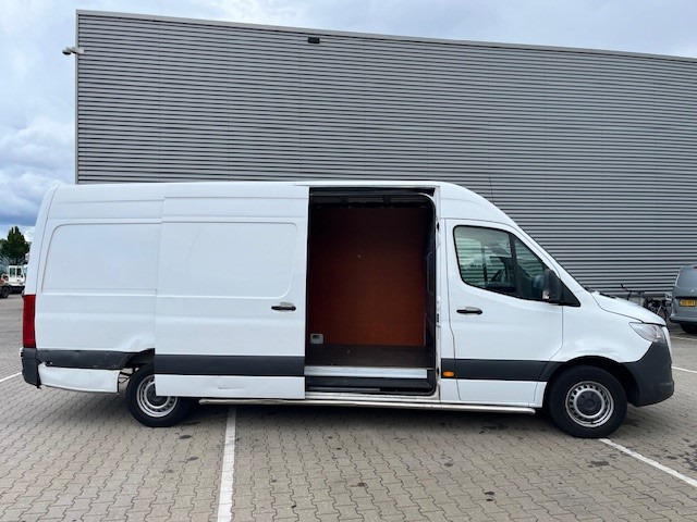 Mercedes-Benz Sprinter 315 1.9 CDI / L4 H2 / Automatic / APK-TUV 04-26 - Товарно комбе: слика 3 Mercedes-Benz Sprinter 315 1.9 CDI / L4 H2 / Automatic / APK-TUV 04-26 - Товарно комбе: слика 3