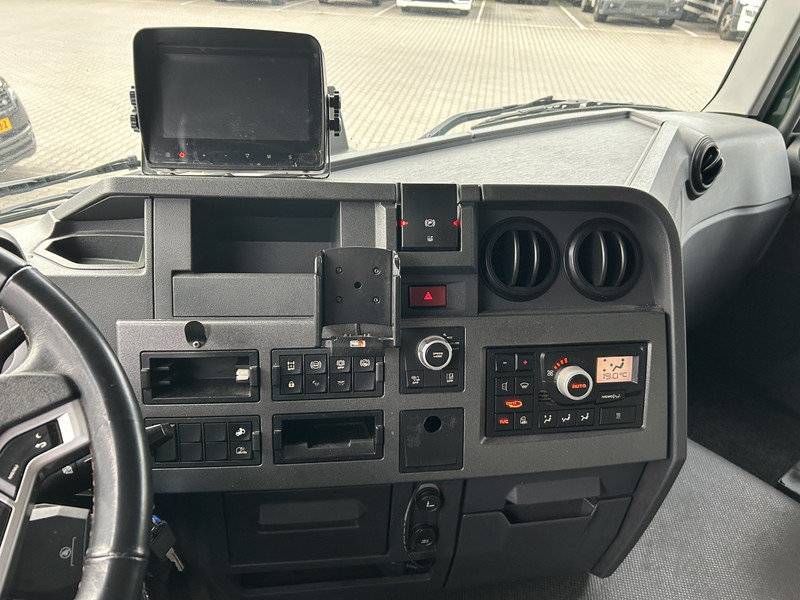 Renault T 380 Comfort / 820 dkm / Curtainside / Loadlift / APK TUV 02-26 - Камион со церада: слика 5 Renault T 380 Comfort / 820 dkm / Curtainside / Loadlift / APK TUV 02-26 - Камион со церада: слика 5