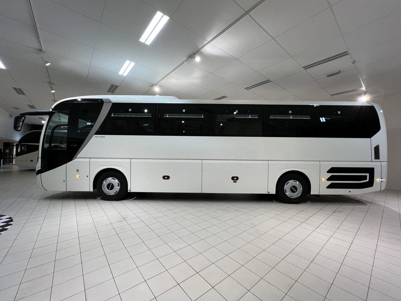 MAN Lions Coach R07 Euro 6E - Патнички вагон автобус: слика 4 MAN Lions Coach R07 Euro 6E - Патнички вагон автобус: слика 4