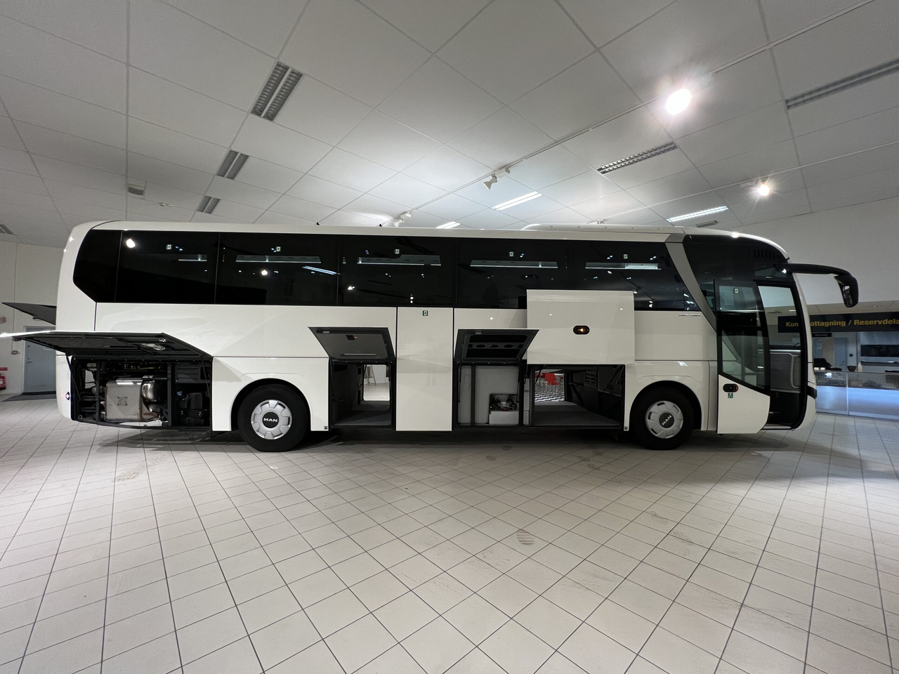Патнички вагон автобус MAN Lions Coach R07 Euro 6E: слика 39