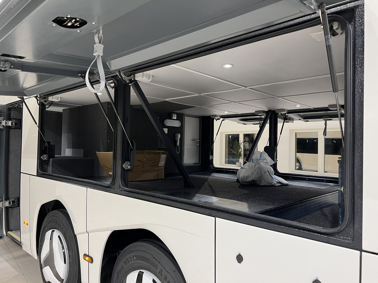 Лизинг на  NEOPLAN SKYLINER P06 Euro 6E V.I.P / Exclusive Class (Dark Edition) NEOPLAN SKYLINER P06 Euro 6E V.I.P / Exclusive Class (Dark Edition): слика 24