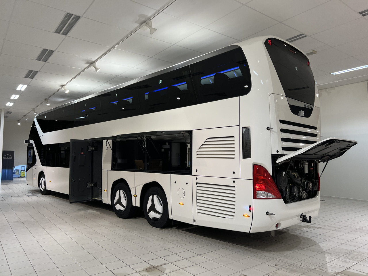 Лизинг на  NEOPLAN SKYLINER P06 Euro 6E V.I.P / Exclusive Class (Dark Edition) NEOPLAN SKYLINER P06 Euro 6E V.I.P / Exclusive Class (Dark Edition): слика 21