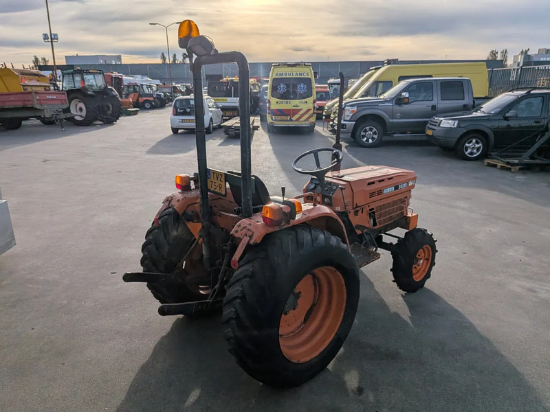 Kubota B8200 D8200 - Трактор: слика 5 Kubota B8200 D8200 - Трактор: слика 5