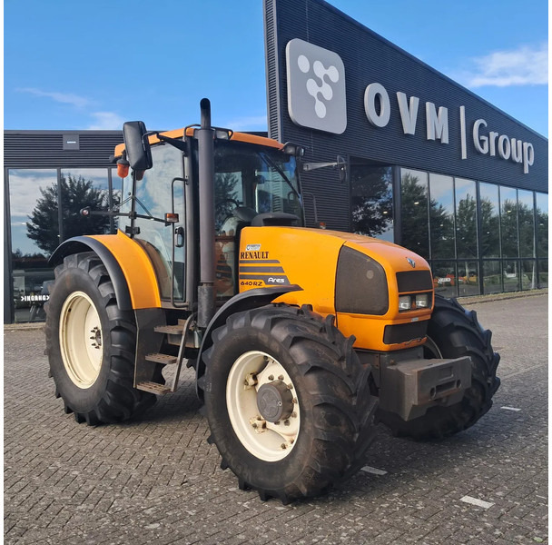 Renault ARES 640 RZ ARES 640 RZ - Трактор: слика 1 Renault ARES 640 RZ ARES 640 RZ - Трактор: слика 1