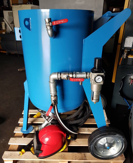 PIASKARKA OCZYSZCZARKA CLEMCO 200L KOMPLET - Градежна опрема: слика 3 PIASKARKA OCZYSZCZARKA CLEMCO 200L KOMPLET - Градежна опрема: слика 3