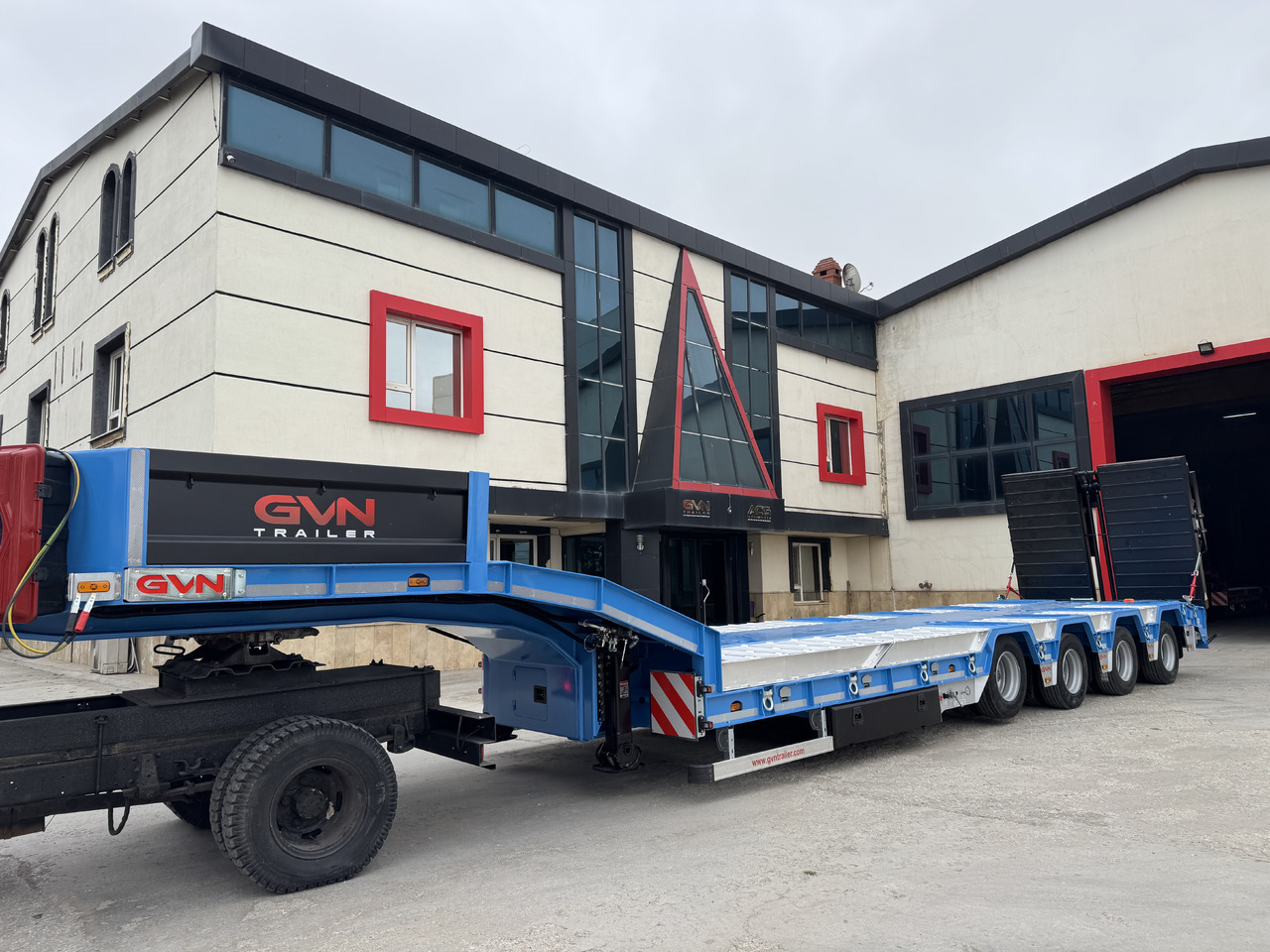 GVN Trailer 4 AXLE LOWBED WITH WHEEL RECESSES - Полуприколка за низок утовар: слика 2 GVN Trailer 4 AXLE LOWBED WITH WHEEL RECESSES - Полуприколка за низок утовар: слика 2
