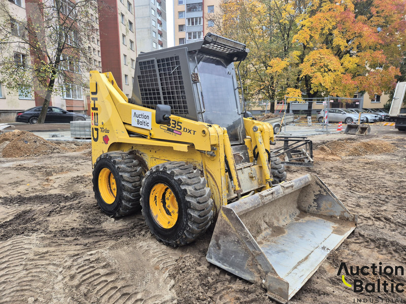 Gehl 5635 DXT 2 - Компактен натоварувач: слика 1 Gehl 5635 DXT 2 - Компактен натоварувач: слика 1