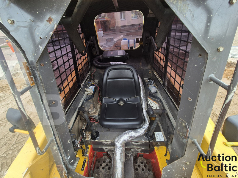 Gehl 5635 DXT 2 - Компактен натоварувач: слика 5 Gehl 5635 DXT 2 - Компактен натоварувач: слика 5