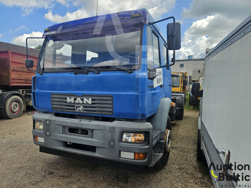MAN 18.225 - Камион со кабинска шасија: слика 2 MAN 18.225 - Камион со кабинска шасија: слика 2