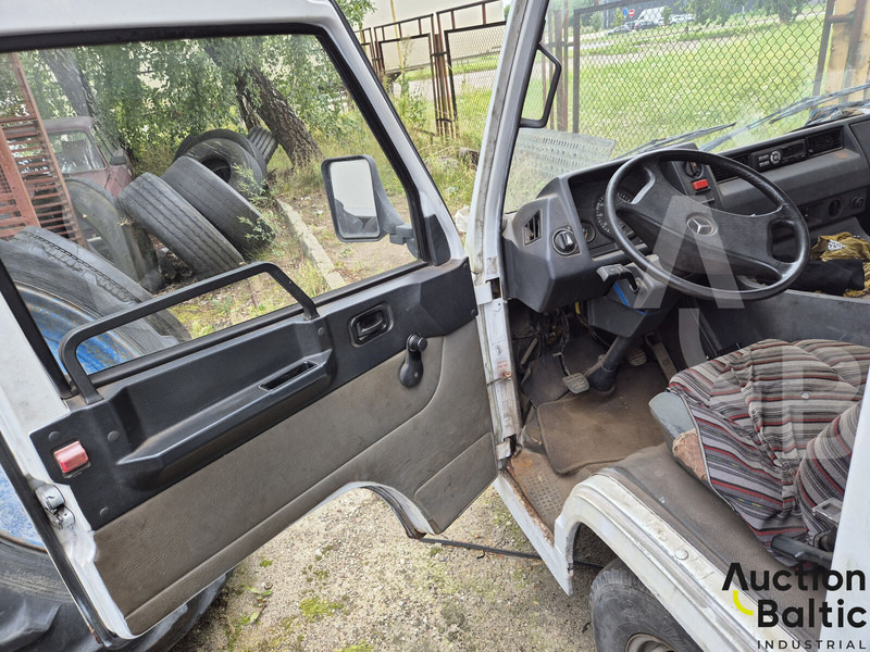Mercedes-Benz 100-serie 100 D - Комбе со отворен сандак: слика 5 Mercedes-Benz 100-serie 100 D - Комбе со отворен сандак: слика 5