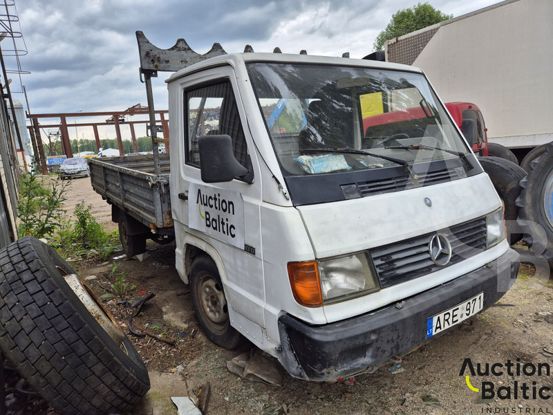 Mercedes-Benz 100-serie 100 D - Комбе со отворен сандак: слика 2 Mercedes-Benz 100-serie 100 D - Комбе со отворен сандак: слика 2