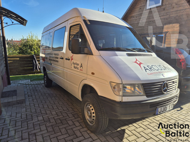 Mercedes-Benz 300-serie 312 D - Товарно комбе: слика 2 Mercedes-Benz 300-serie 312 D - Товарно комбе: слика 2