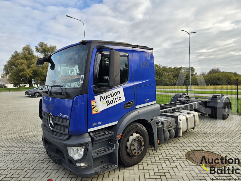 Mercedes-Benz Actros 1843 - Камион со кабинска шасија: слика 3 Mercedes-Benz Actros 1843 - Камион со кабинска шасија: слика 3