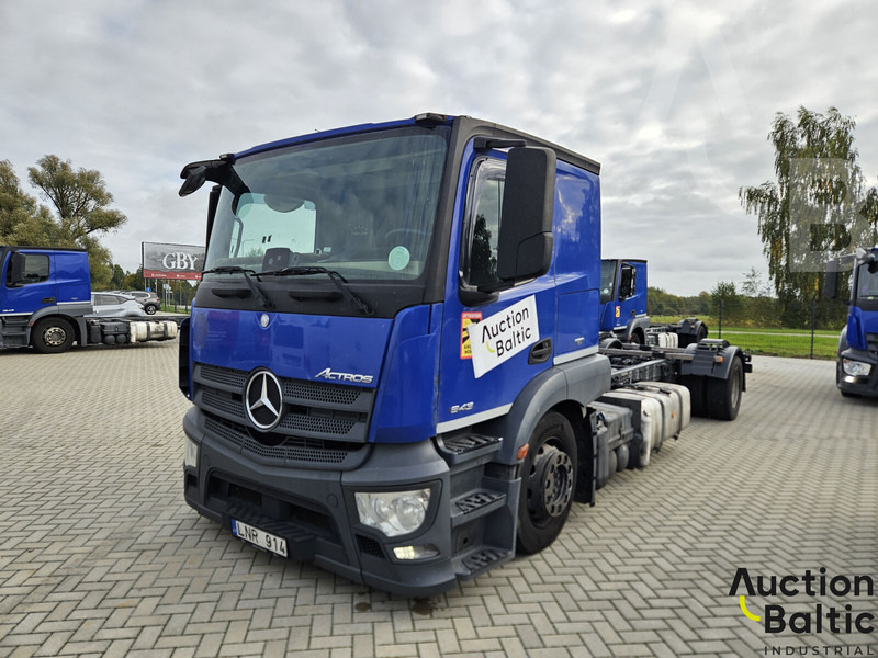 Mercedes-Benz Actros 1843 - Камион со кабинска шасија: слика 2 Mercedes-Benz Actros 1843 - Камион со кабинска шасија: слика 2