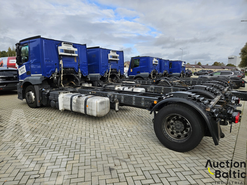 Mercedes-Benz Actros 1843 - Камион со кабинска шасија: слика 3 Mercedes-Benz Actros 1843 - Камион со кабинска шасија: слика 3