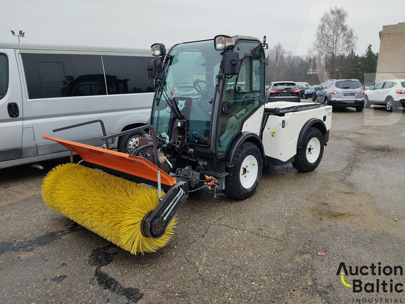 Multihog CX75 - Возило за метење: слика 1 Multihog CX75 - Возило за метење: слика 1
