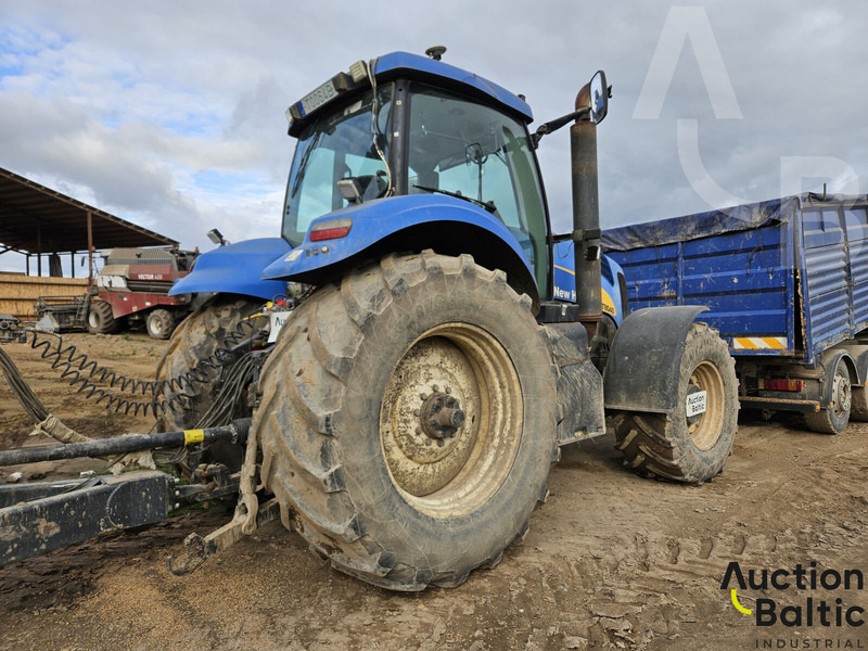 New Holland T 8040 - Трактор: слика 4 New Holland T 8040 - Трактор: слика 4