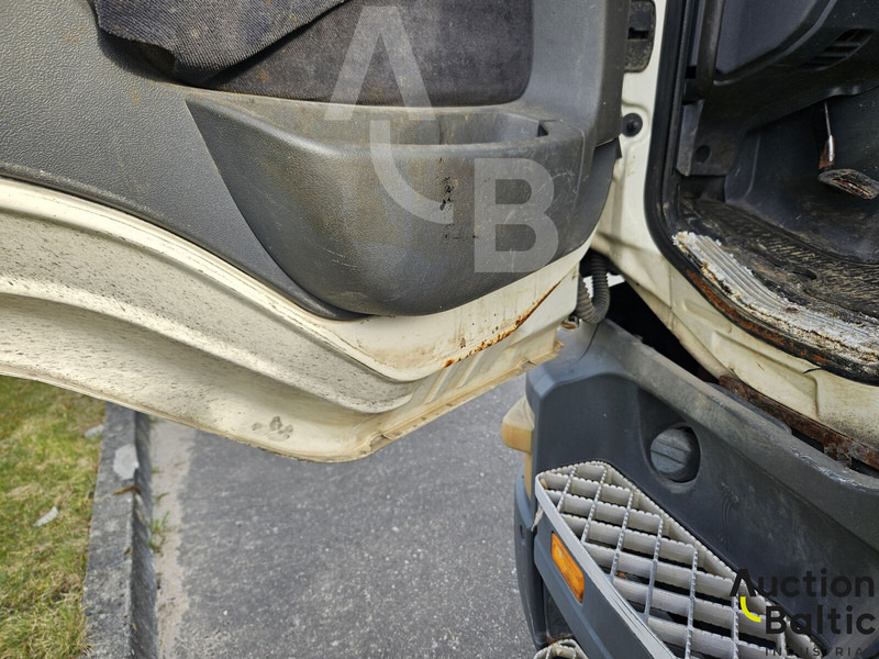 Камион цистерна за транспорт на млеко Scania P 230: слика 11 Камион цистерна за транспорт на млеко Scania P 230: слика 11