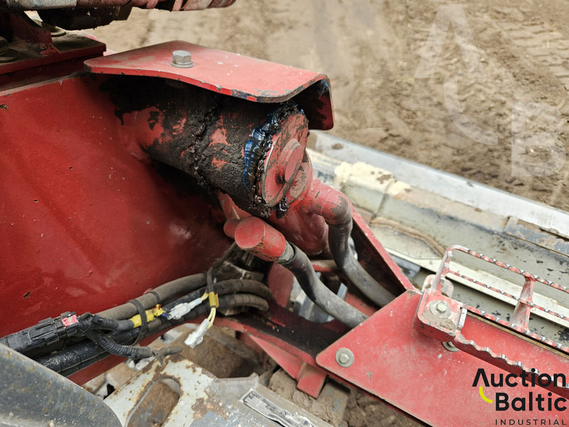 Натоварувач гасеничар Takeuchi TL12V-2: слика 18