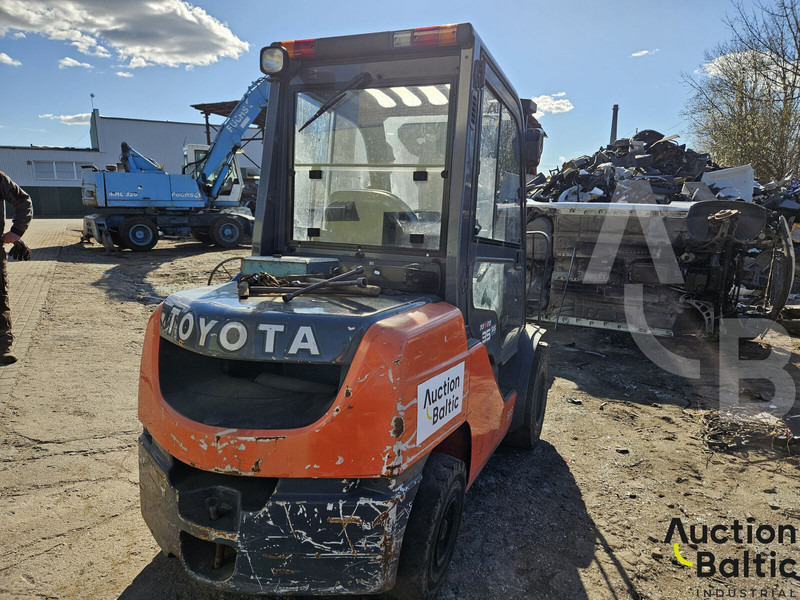 Toyota E 811 - Дизел вилушкар: слика 3 Toyota E 811 - Дизел вилушкар: слика 3