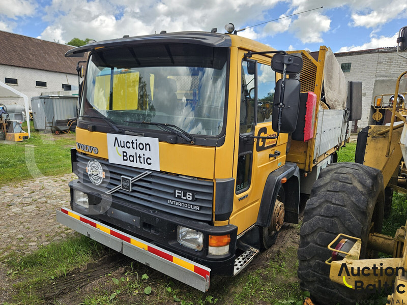 Volvo FL612 - Камион со платформа: слика 1 Volvo FL612 - Камион со платформа: слика 1