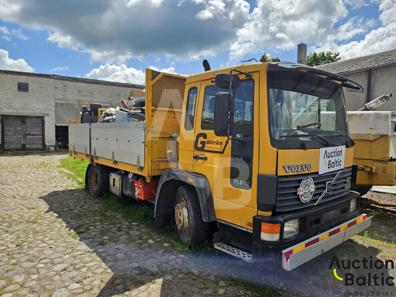 Volvo FL612 - Камион со платформа: слика 2 Volvo FL612 - Камион со платформа: слика 2