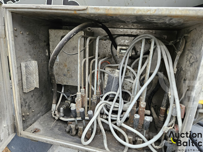 Камион миксер за бетон Volvo FM9: слика 13