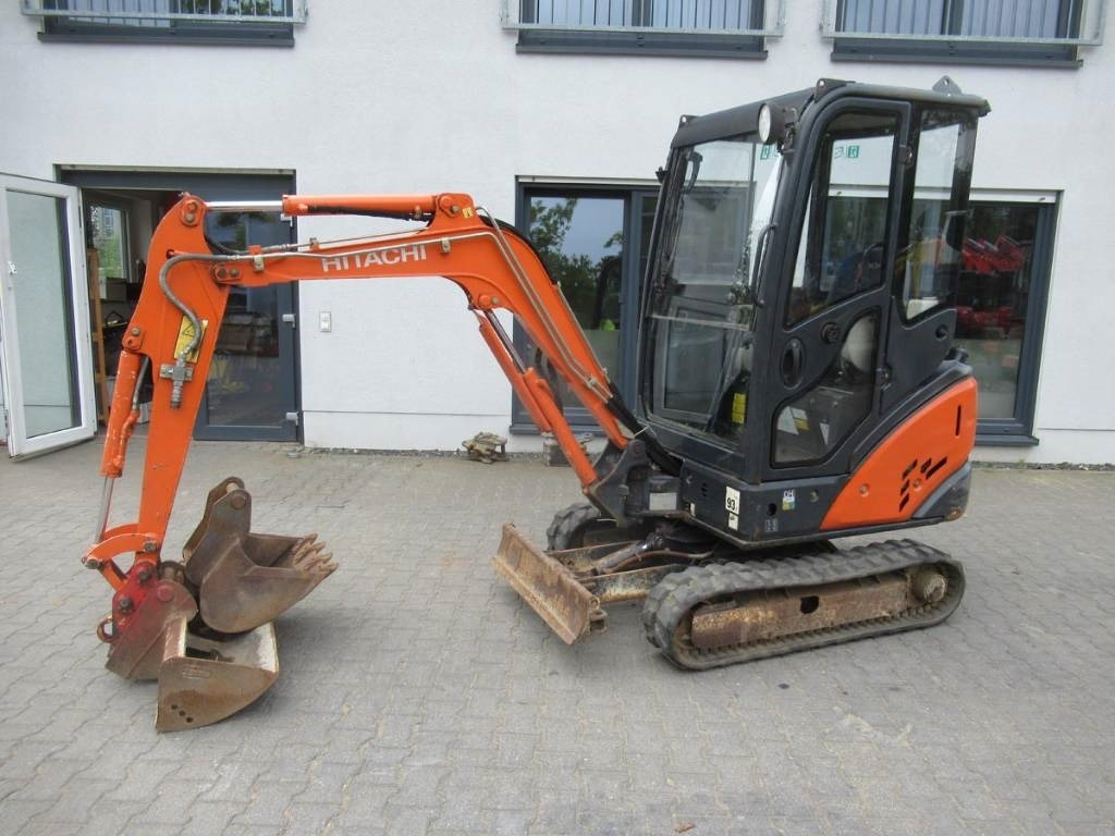 Hitachi ZX 18-3 CLR - Мини багер: слика 1 Hitachi ZX 18-3 CLR - Мини багер: слика 1